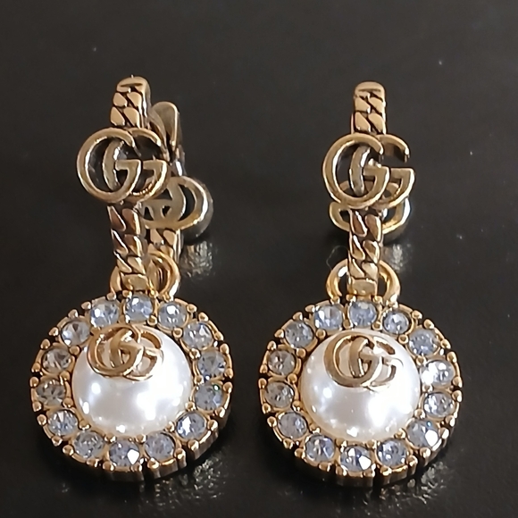Authentic Vintage Gold Tone Faux Pearl GG Logo Earrings - Picture 3 of 9